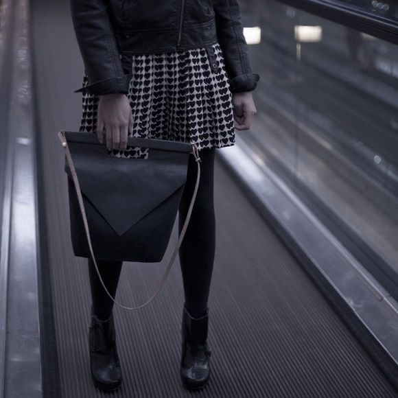 ZARA. Cream & black pleated skirt. - Picture 2 of 7